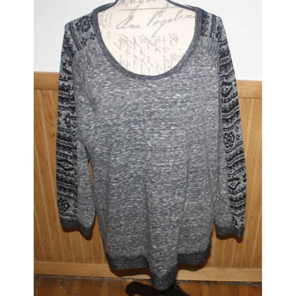 I’m In Love With Derek Knit Gray & Black LS Sweater Size Plus 3X Aztek Print